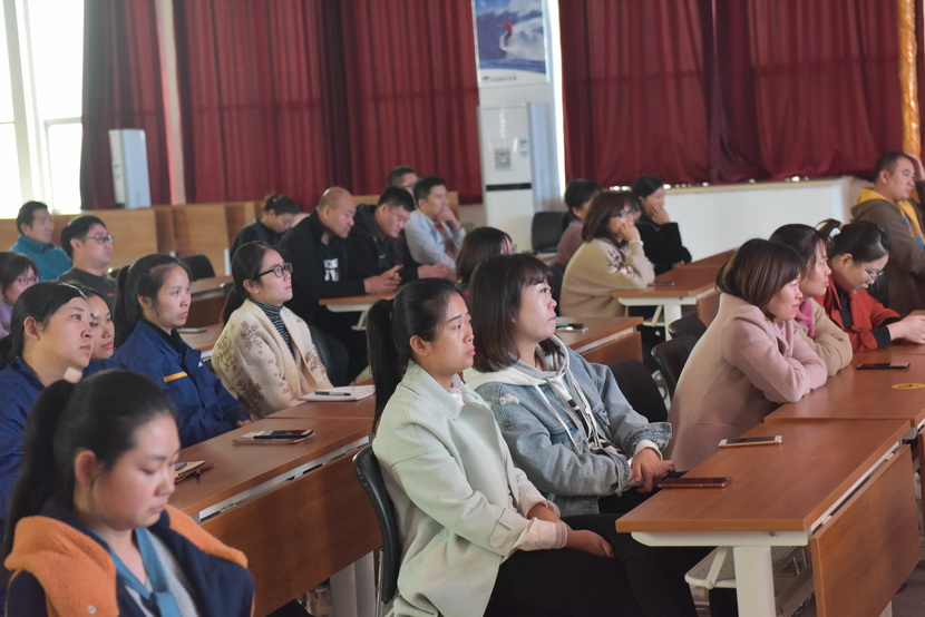 开云机械公司各个部门人员积极参加