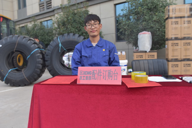 徐工装载机配件展示区