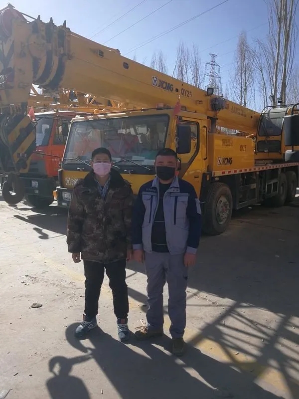 在西宁，徐工服务工程师王闯毅走访客户，为客户提供施工服务保障！