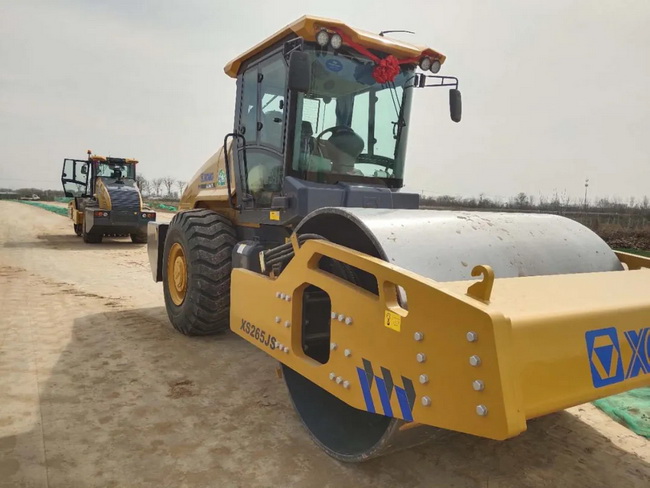 徐工压路机XS265JS助力甘肃公路建设