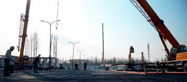 徐工起重机抢建上海方舱医院